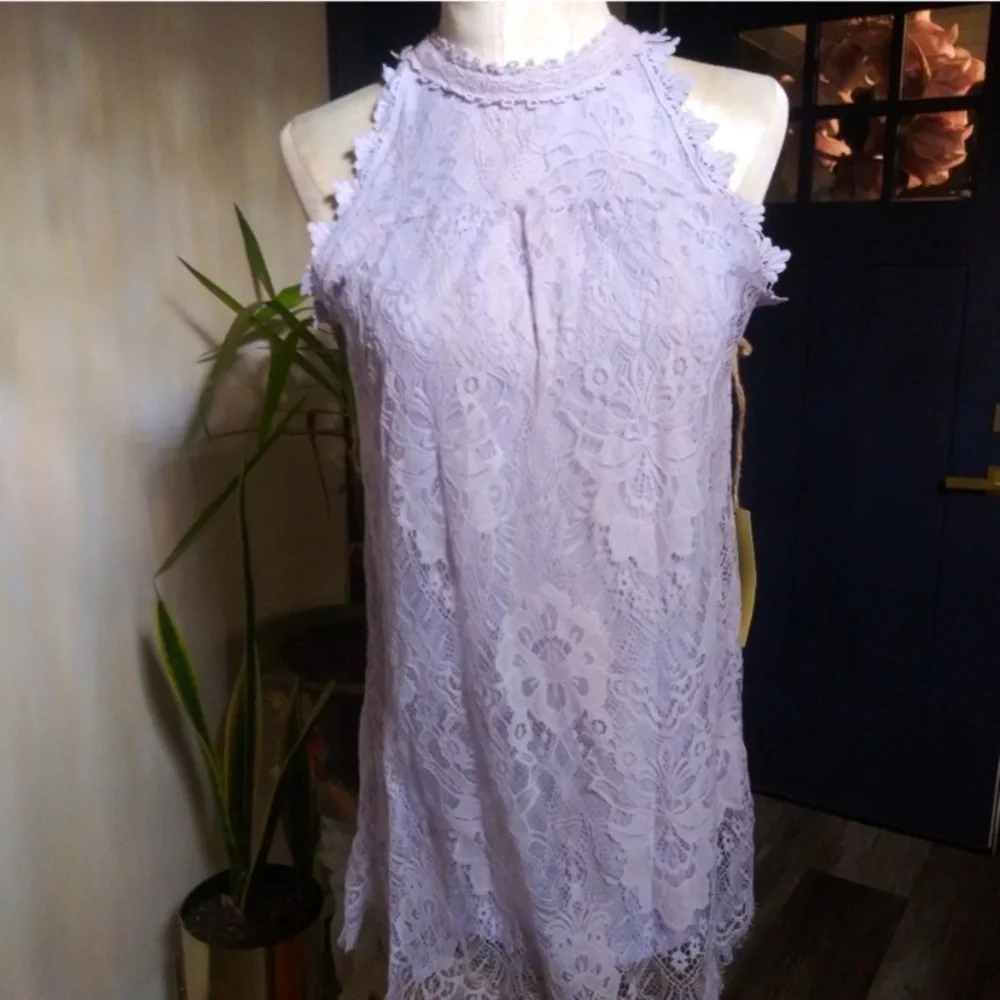 SOLD Light lavender lace detail high neck top size small
(paper + tee) - Picture 2 of 16